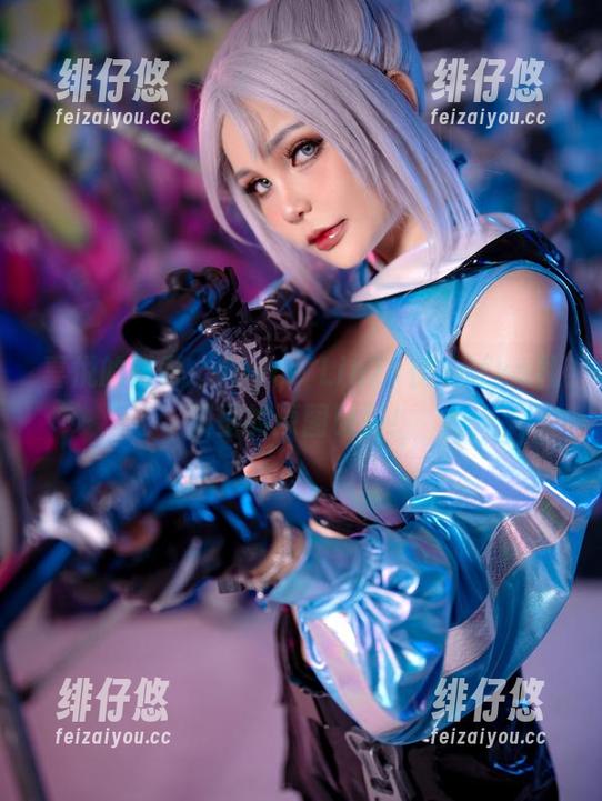 喜悦的阴影：Joyce Lin2x在Kafka礼服里的原图时刻！